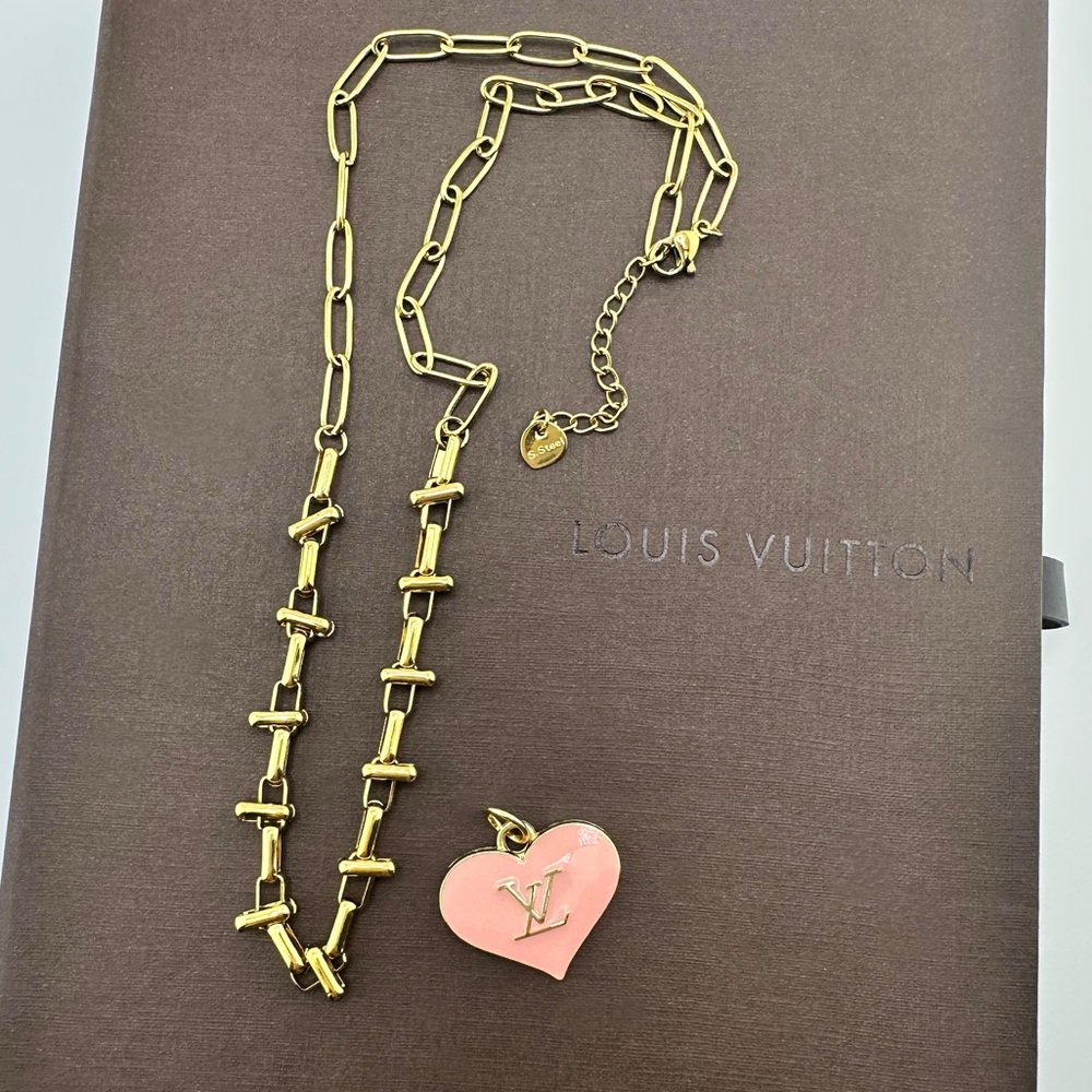 AUTHENTIC LOUIS VUITTON PINK HEART GOLD TONE ZIPPER PULL PENDANT